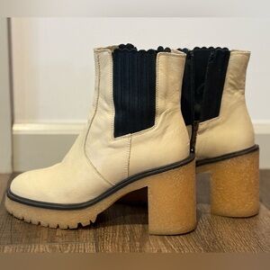 Free People James Chelsea Boots in White Leather Size 39 EU (8.5-9 US)